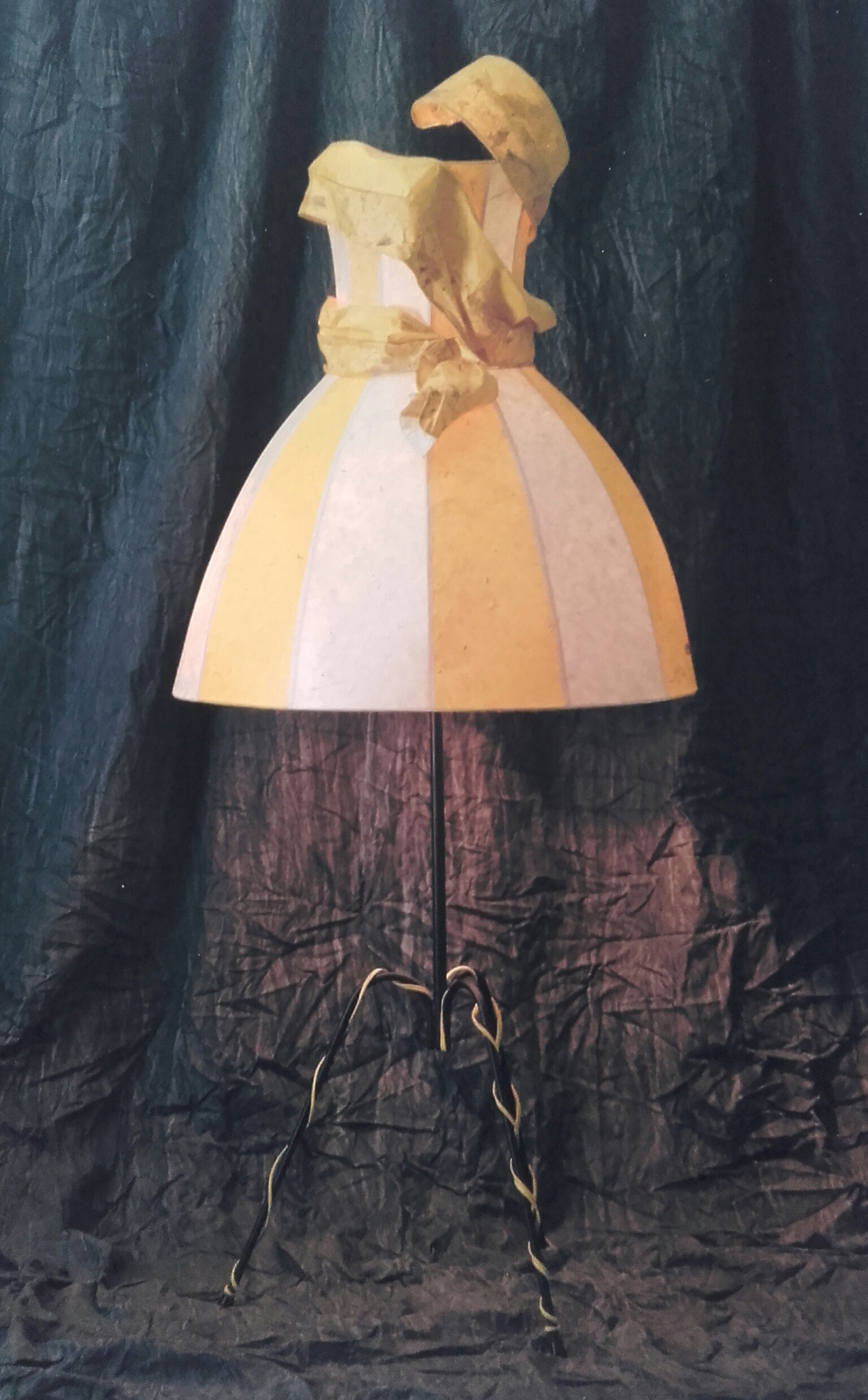 Sous la marque KAZILIK, Sylvie Cruguet signe la création et la fabrication de petit mobilier, objets de décoration, bijoux, vêtements, accessoires de mode… Pour le spectacle : Création de costumes et accessoires, peinture de décors… Pour les enfants petits et grands : création de poupées de chiffon.