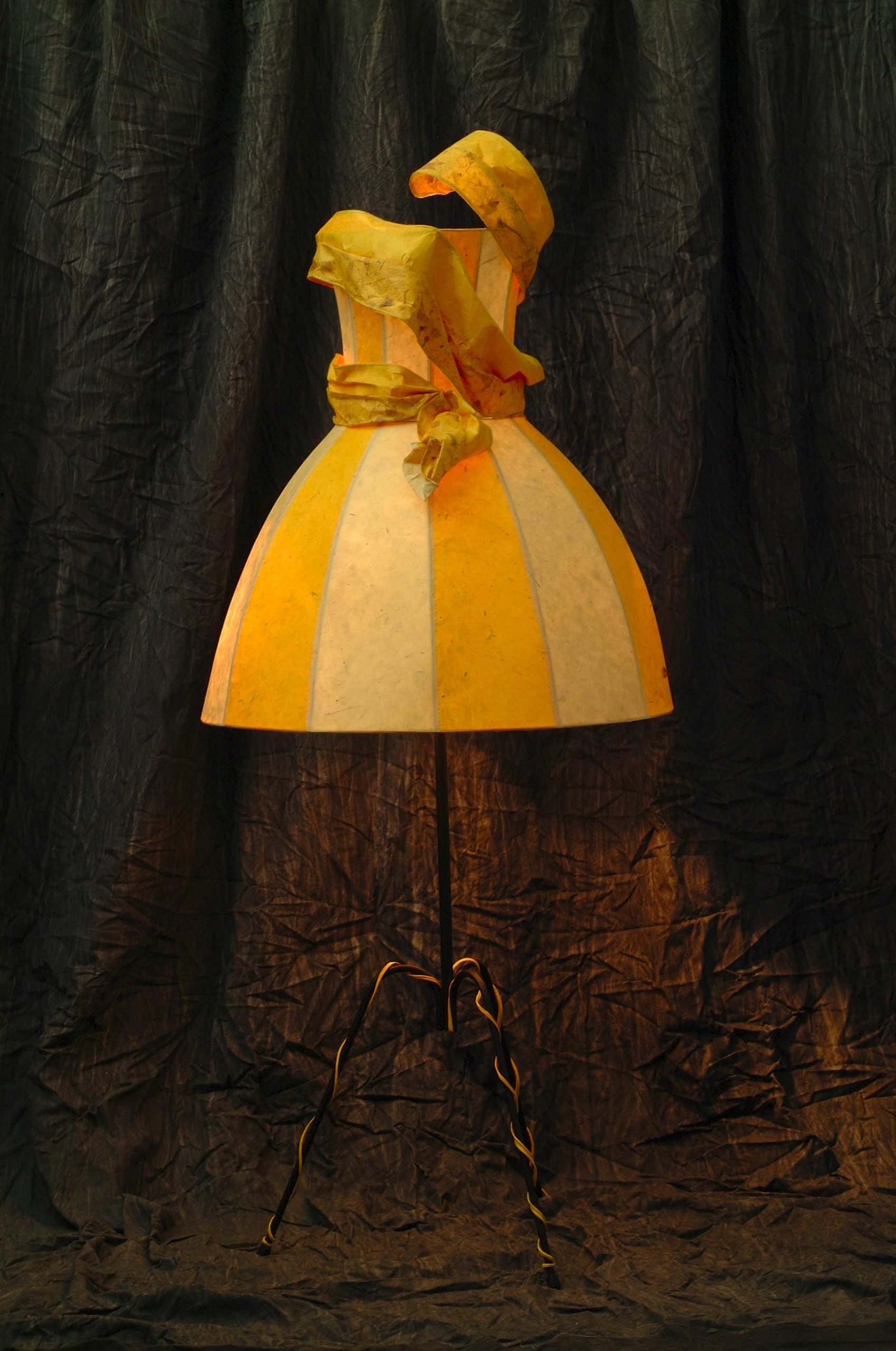 Sous la marque KAZILIK, Sylvie Cruguet signe la création et la fabrication de petit mobilier, objets de décoration, bijoux, vêtements, accessoires de mode… Pour le spectacle : Création de costumes et accessoires, peinture de décors… Pour les enfants petits et grands : création de poupées de chiffon.