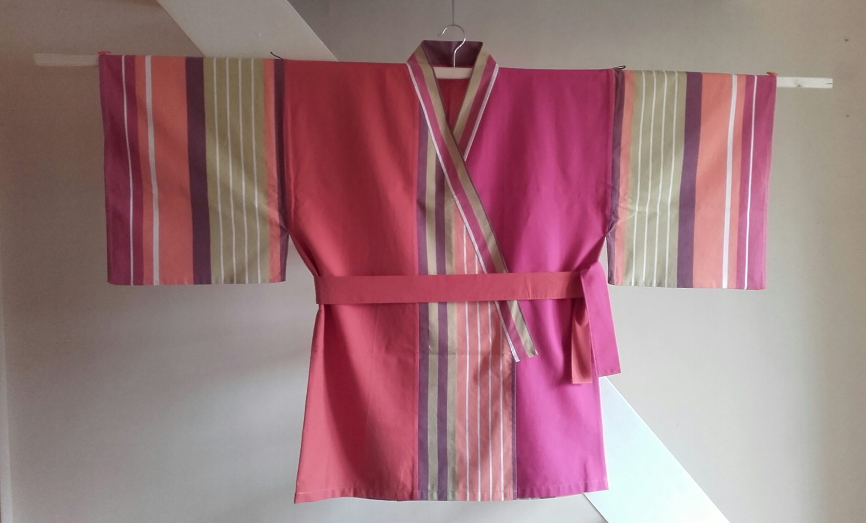 Sous la marque KAZILIK, Sylvie Cruguet signe la création et la fabrication de petit mobilier, objets de décoration, bijoux, vêtements, accessoires de mode… Pour le spectacle : Création de costumes et accessoires, peinture de décors… Pour les enfants petits et grands : création de poupées de chiffon.