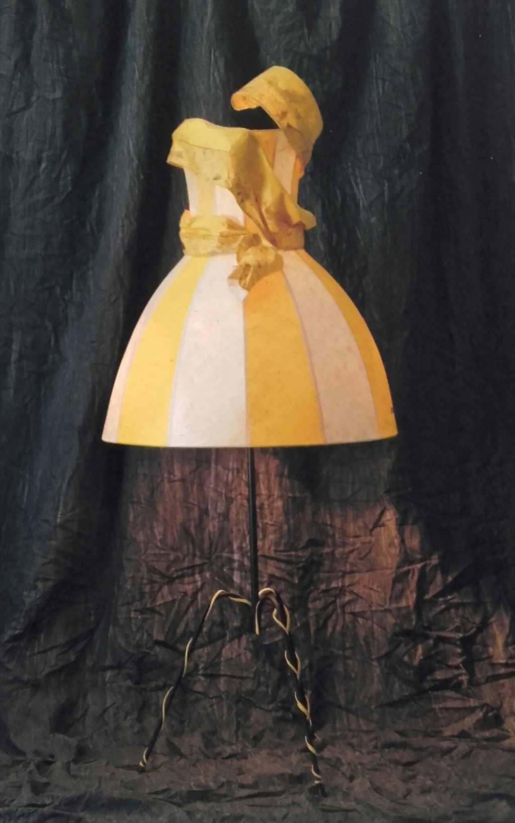 Sous la marque KAZILIK, Sylvie Cruguet signe la création et la fabrication de petit mobilier, objets de décoration, bijoux, vêtements, accessoires de mode… Pour le spectacle : Création de costumes et accessoires, peinture de décors… Pour les enfants petits et grands : création de poupées de chiffon.